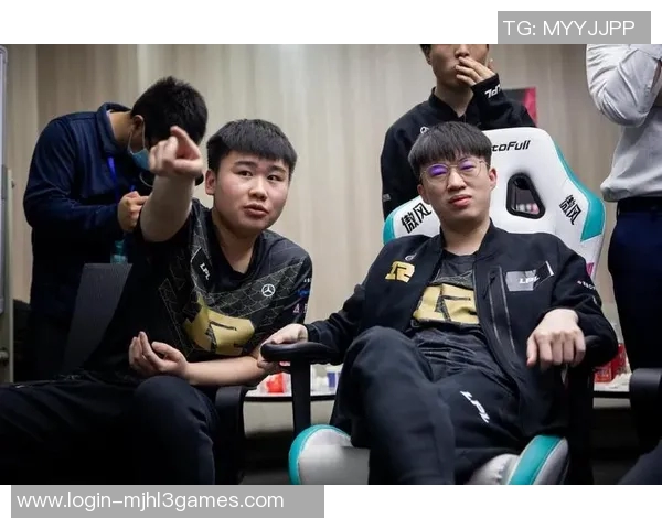 s15电竞DOTA2评论FPX在运营策略中的成功与失误分析